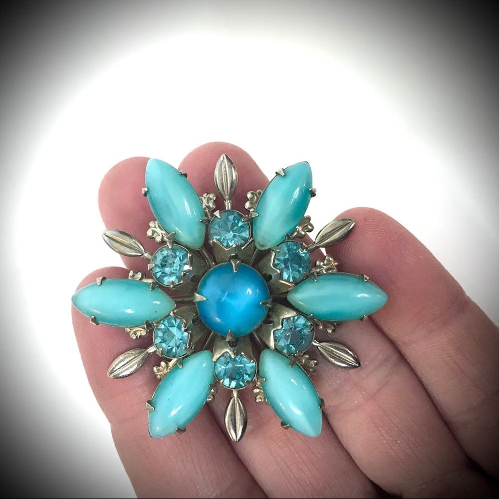 Vintage Brooch Rhinestone Sunburst Blue Silver
